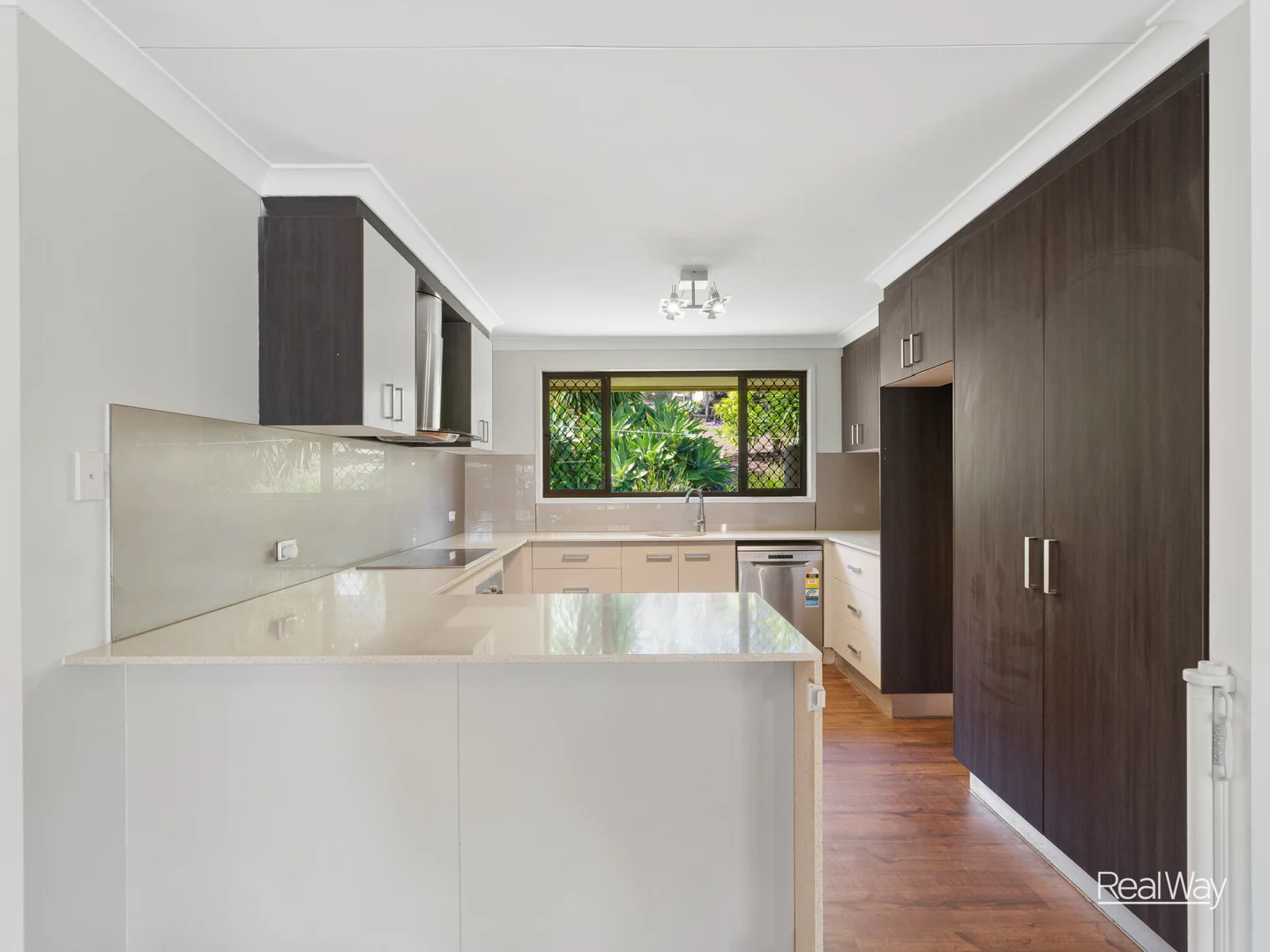 7 Sylvan Court, Glenvale QLD 4350 photo 3