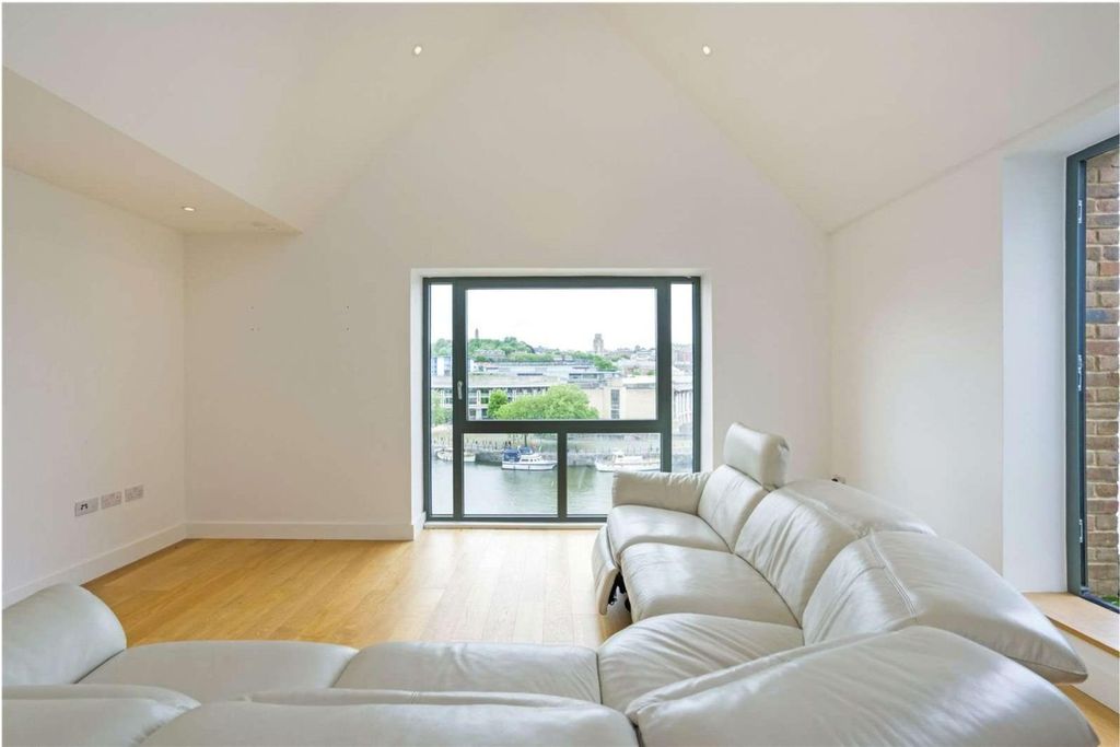 Additional image 7 of 2 bed flat for saleGaol Ferry Steps, Bristol BS1