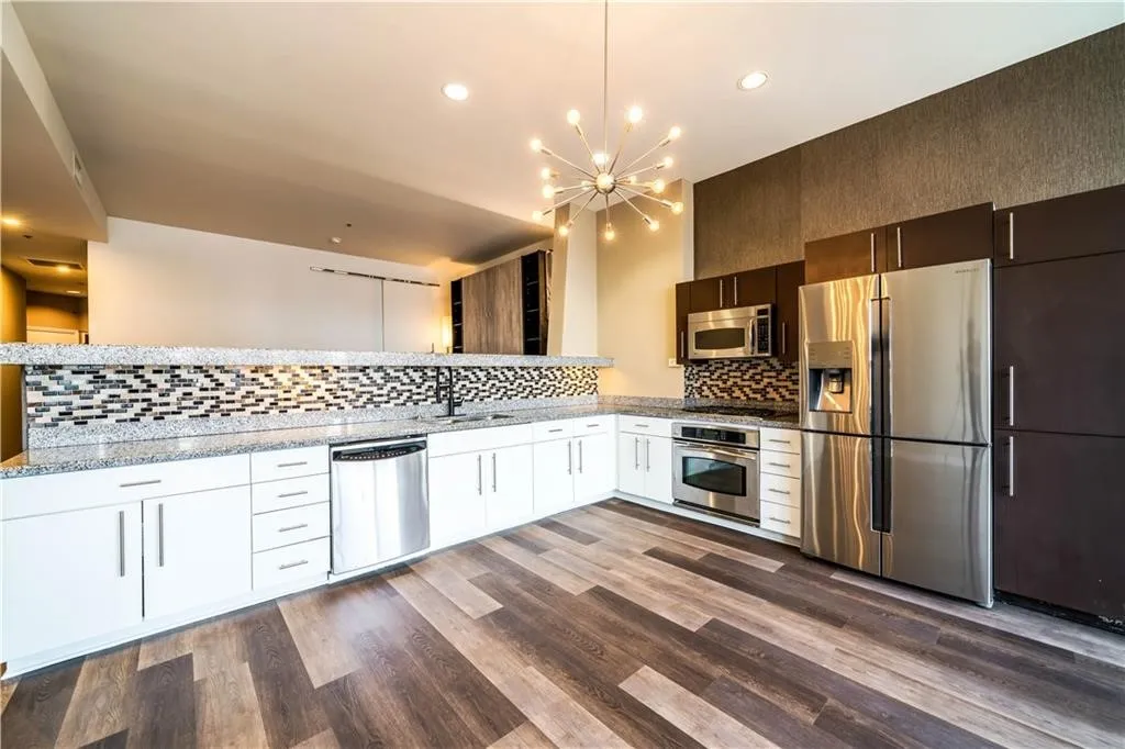 Additional image 8 of 1100 Wilshire Blvd Unit 2707, Los Angeles, CA 90017