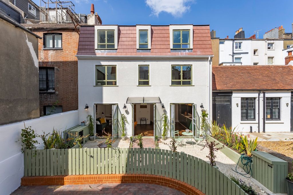 3 bed detached house for saleMarine Gardens, Brighton BN2