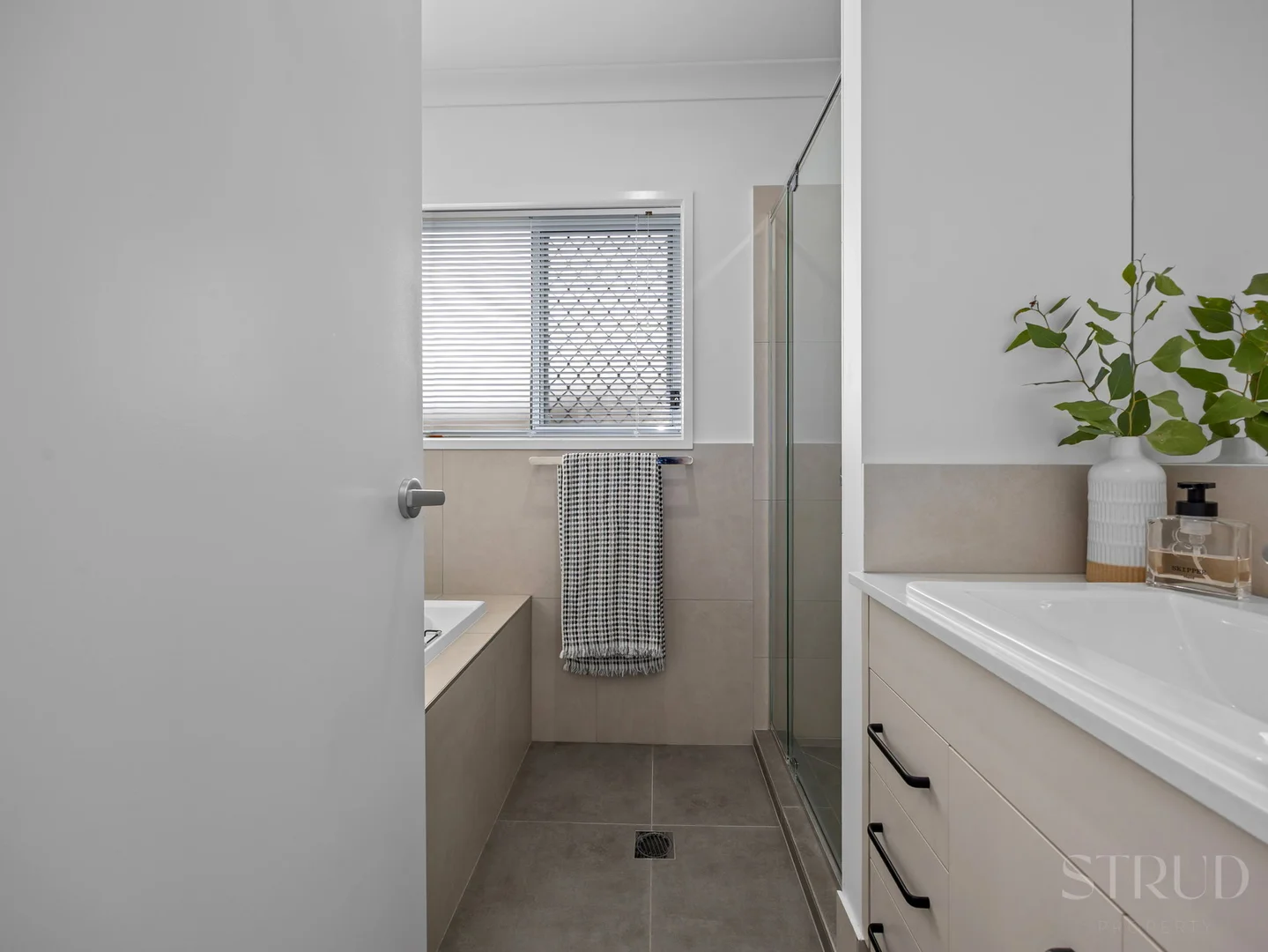 Additional image 14 of 8 Forbes Court, Collingwood Park QLD 4301