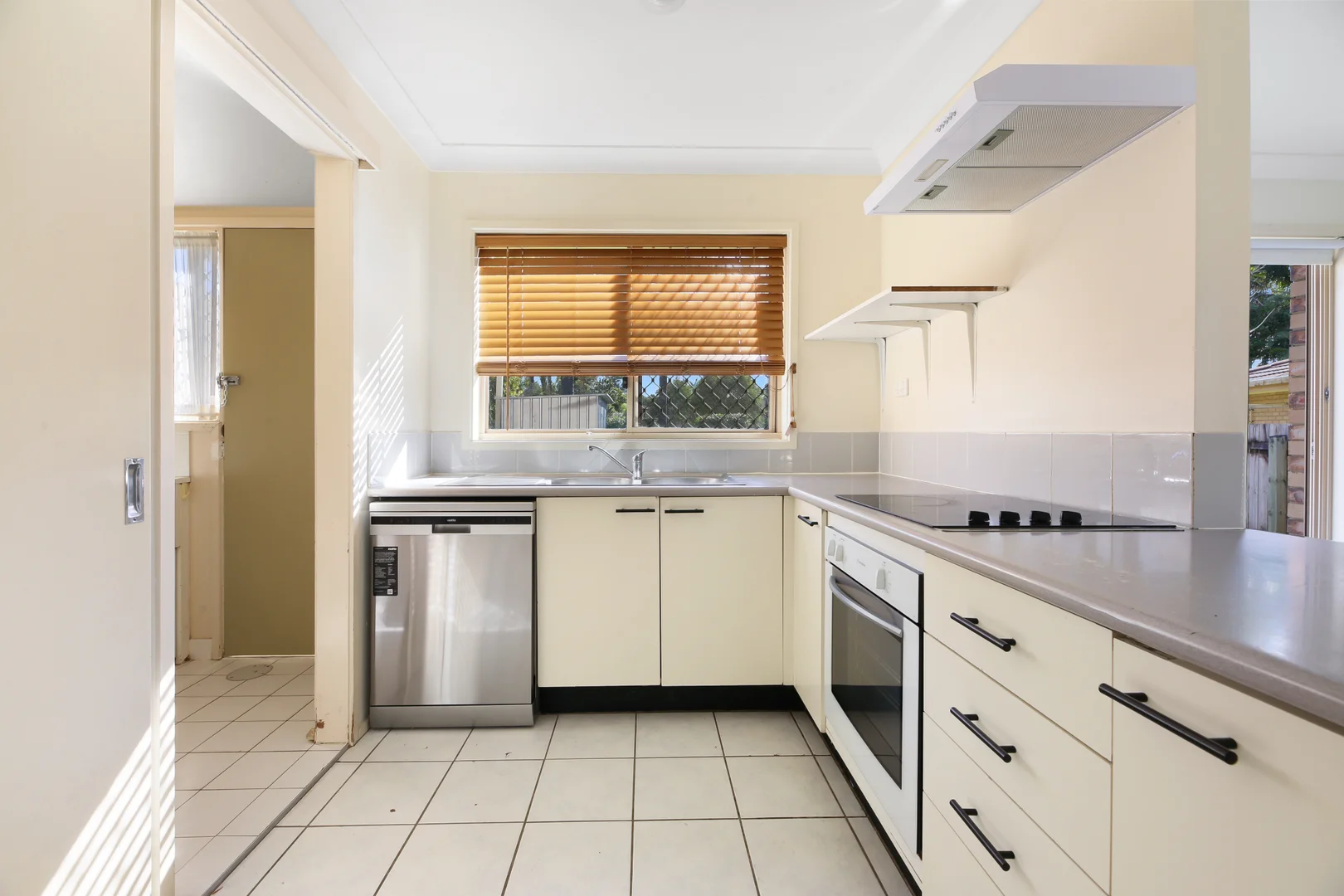 12/21 Usher Avenue, Labrador QLD 4215 photo 5