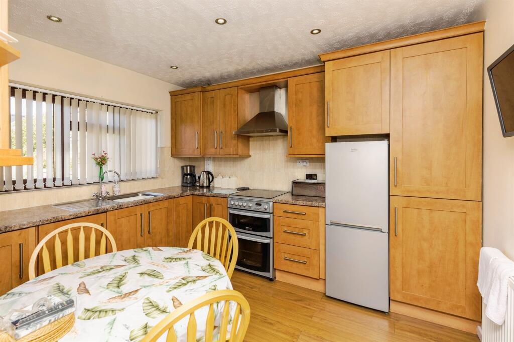 Tanglewood Court, Bradford photo 4