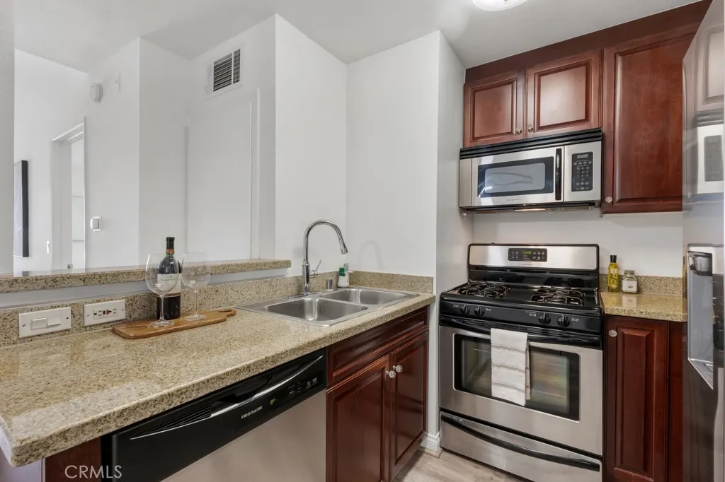 Additional image 12 of 21500 Burbank Blvd Unit 316, Woodland Hills, CA 91367