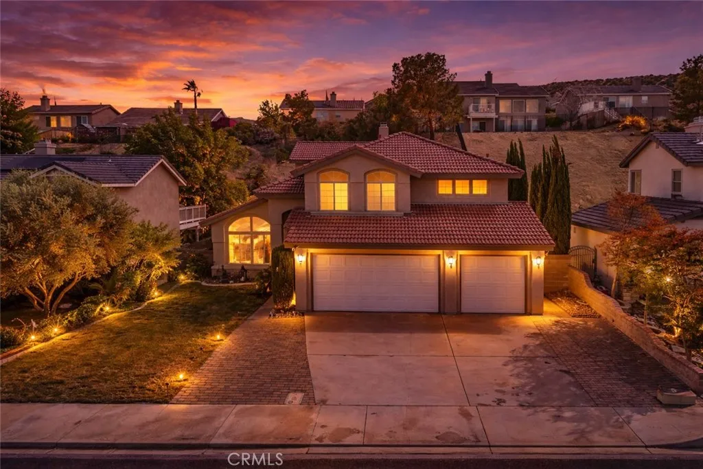 1212 Date Palm Dr, Palmdale, CA 93551