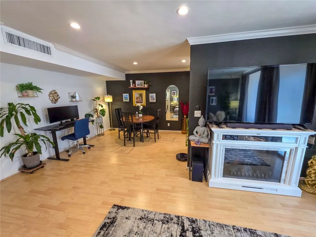 Additional image 17 of 5429 Newcastle Avenue Unit 211, Encino, CA 91316