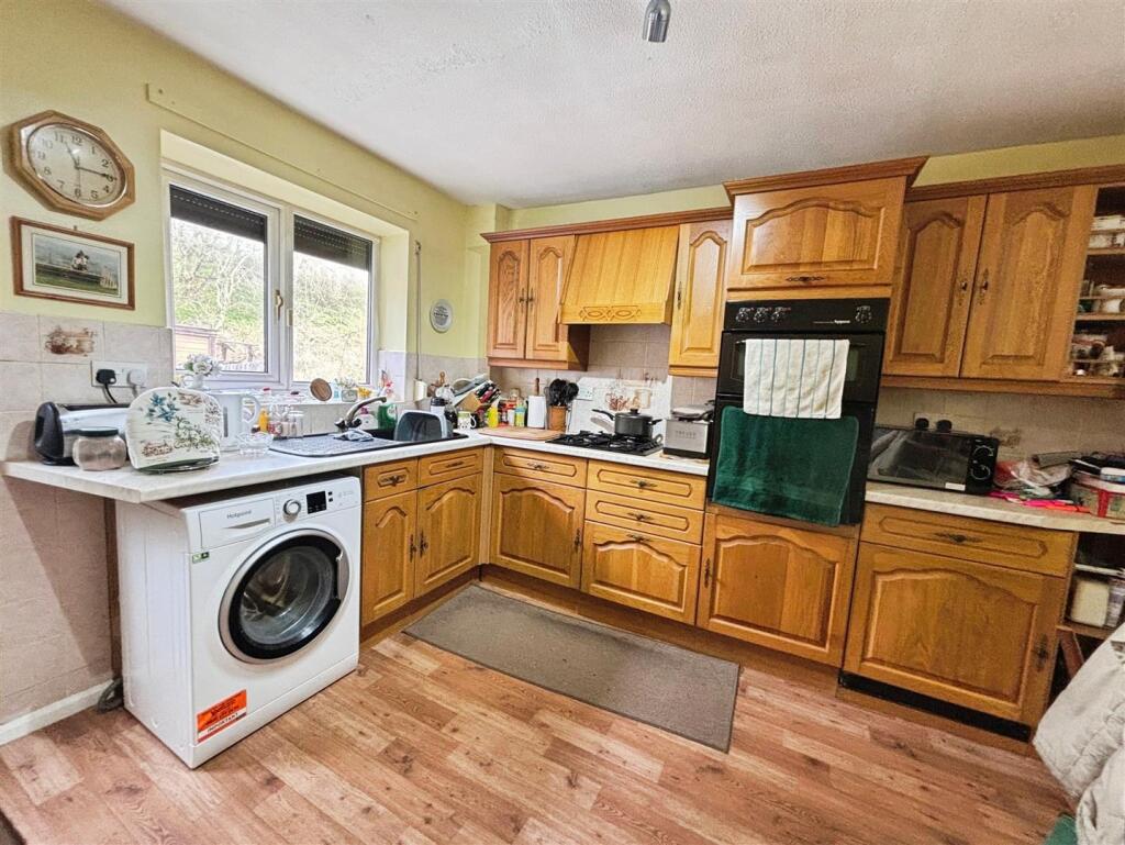 Additional image 4 of Brownroyd Hill Road, Bradford, BD6 1RY