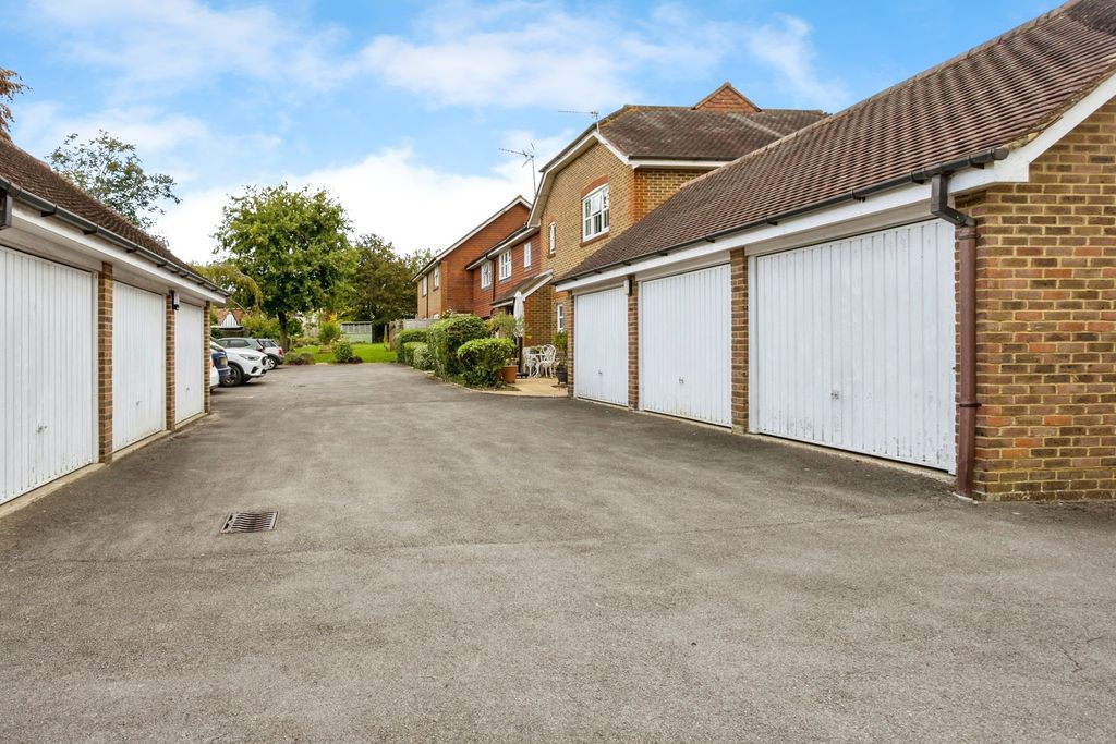 Additional image 14 of 2 bed flat for saleRose Hill, Billingshurst, West Sussex RH14