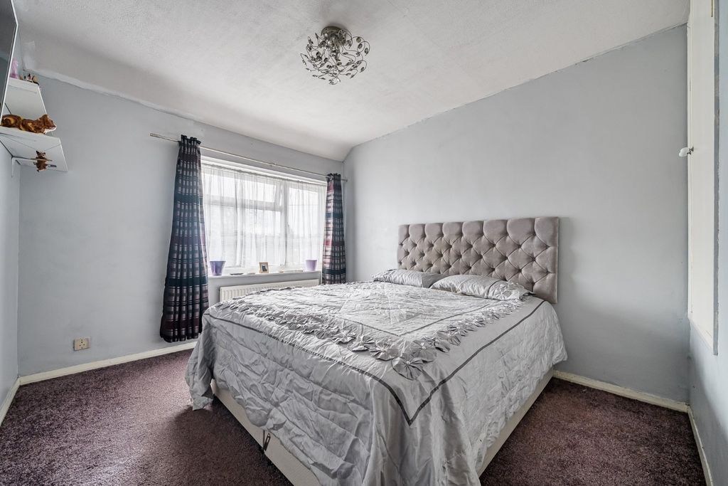 Additional image 6 of 3 bed terraced house for saleSkydmore Path, Slough, Berkshire SL2