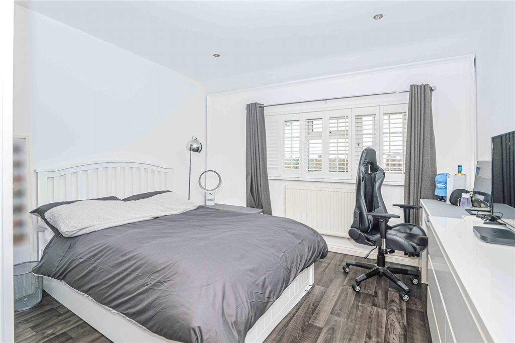 Additional image 10 of 3 bed semi-detached house for saleStanborough Avenue, Borehamwood, Hertfordshire WD6