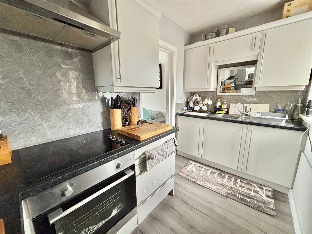 Additional image 7 of 3 bed semi-detached house for saleBeresford Avenue, Hornsea HU18