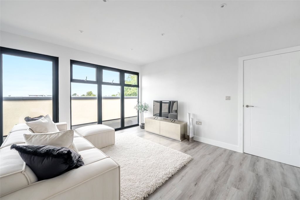 Additional image 7 of 2 bed flat for saleApartment 19 - Penthouse, 109 - 111 Bath Road, Cheltenham, Gloucestershire GL53