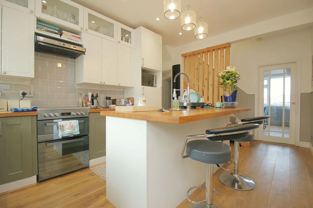 Fairmount, Long Lee, Keighley, BD21 4SP photo 2