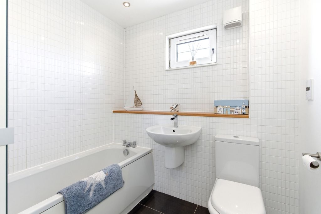 Additional image 13 of 2 bed flat for saleKaims Terrace, Livingston EH54