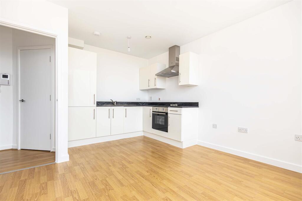 4th Floor, Newly Refurbed Apartment in Central Bournemouth.