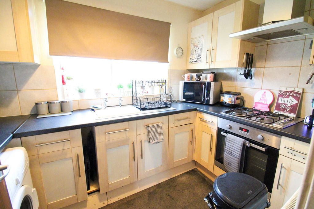 Additional image 3 of 2 bed flat for saleHindon Walk, Scunthorpe DN17