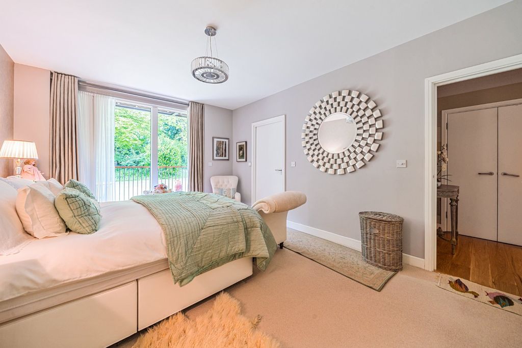 Additional image 20 of 3 bed flat for saleCliveden Gages, Taplow, Buckinghamshire SL6