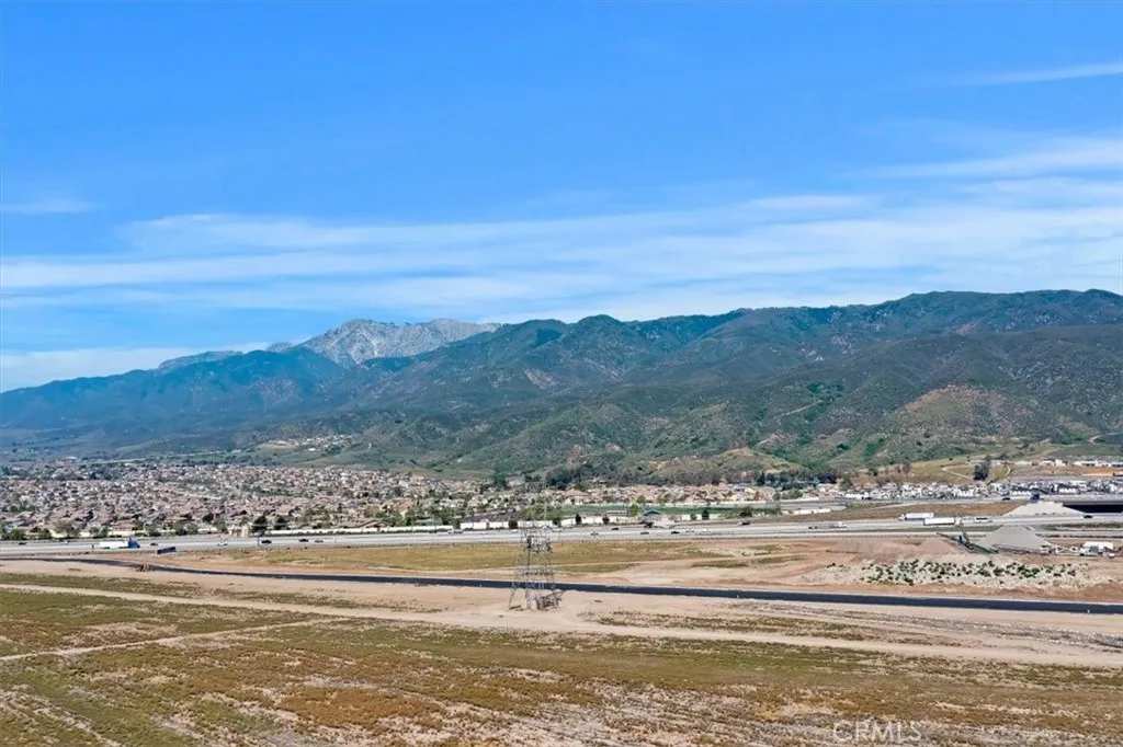 15816 Parry Peak Dr, Fontana, CA 92336