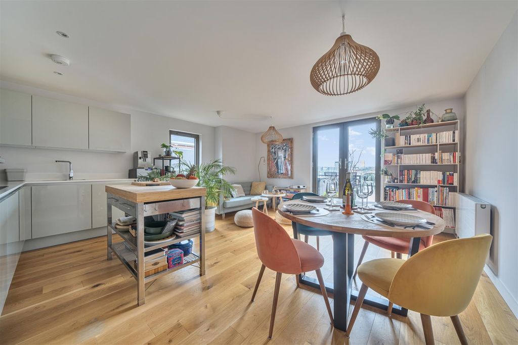 Additional image 6 of 3 bed flat for saleHope Quay, Wapping Wharf BS1