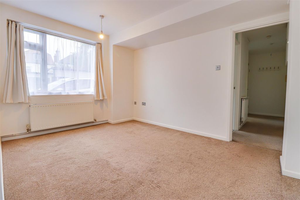 Additional image 2 of 1 bed flat for saleGrand Drive, Leigh-On-Sea SS9