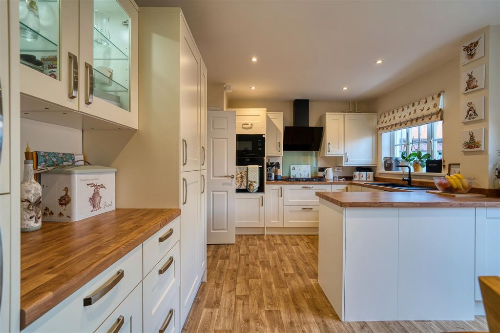 Additional image 2 of 3 bed semi-detached house for saleMarlott Road, Gillingham SP8