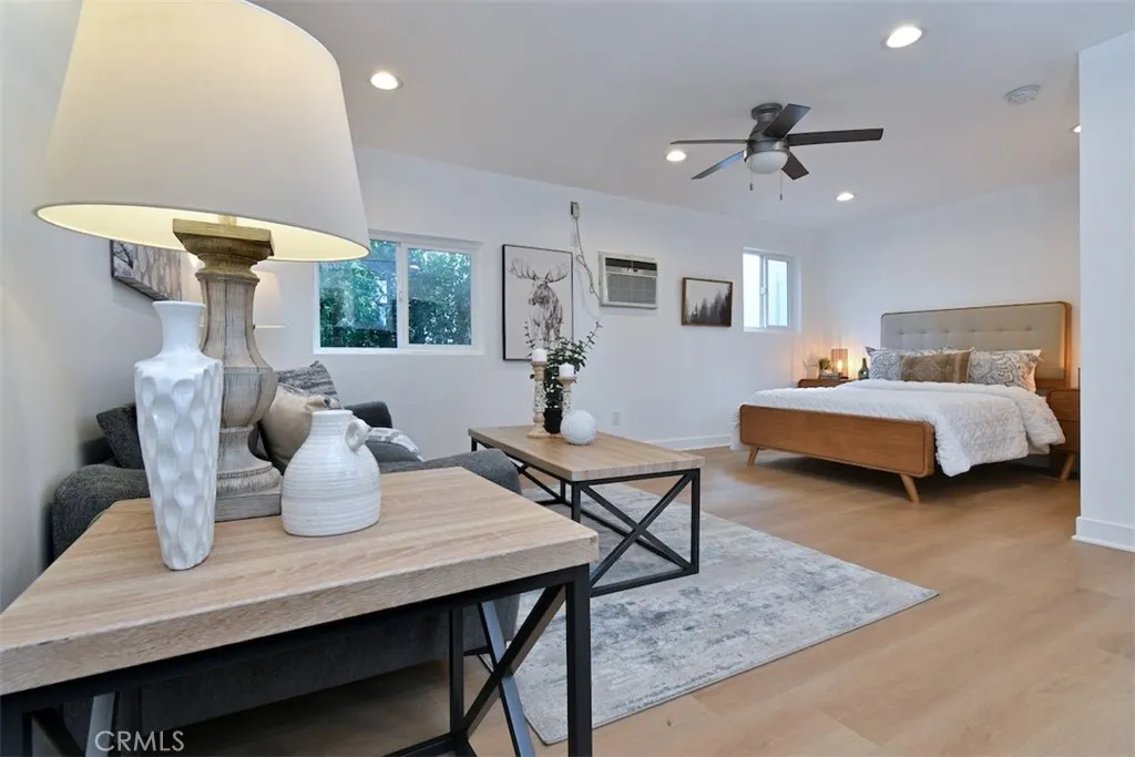 Additional image 117 of 15576 Hesby St, Encino, CA 91436