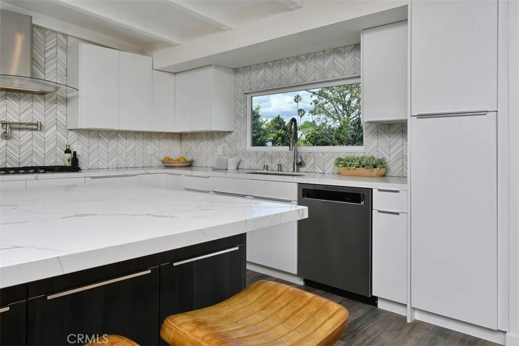Additional image 88 of 15576 Hesby St, Encino, CA 91436