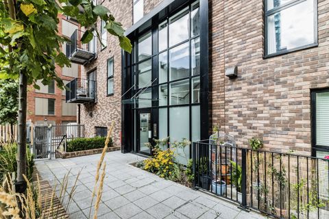 Lockgate Mews, Manchester, Greater Manchester M4