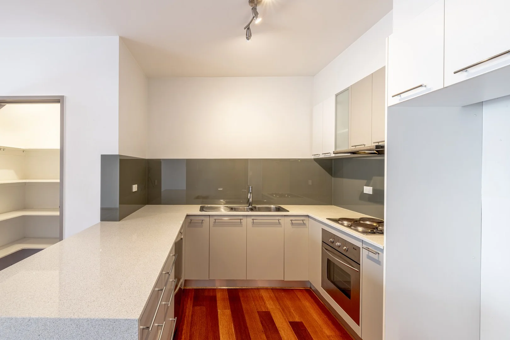 2/100-104 Poath Road, Hughesdale VIC 3166