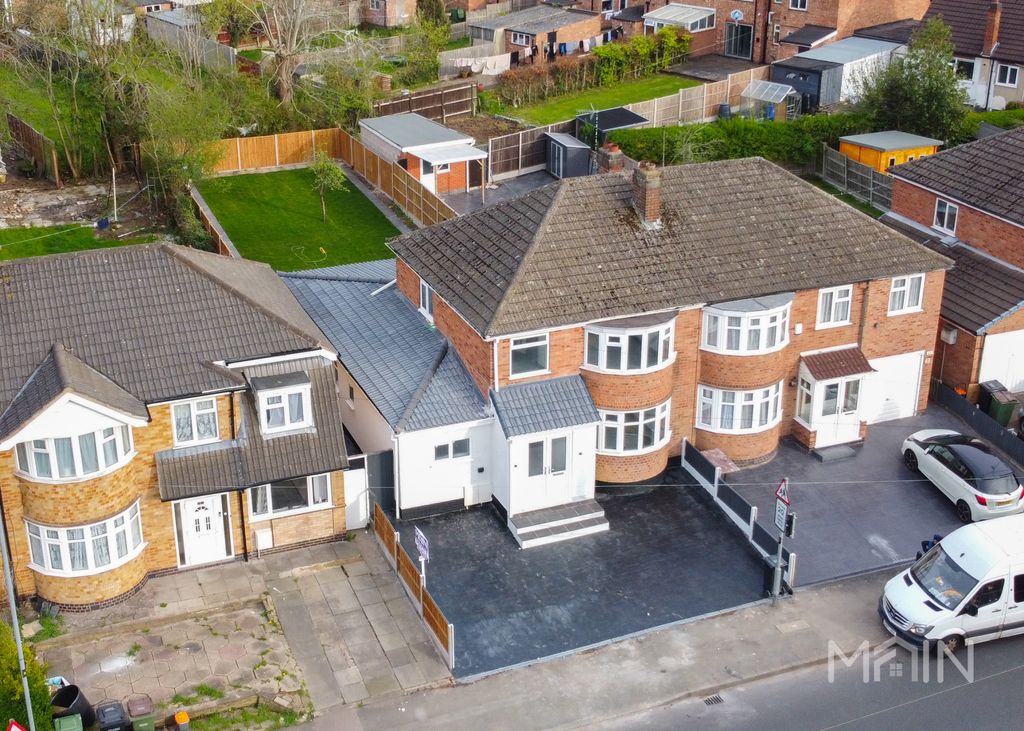 5 bed semi-detached house for saleShackerdale Road, Wigston, Leicestershire LE18 photo 2