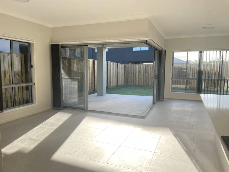 81 Citron Cres, Helensvale QLD 4212 photo 2