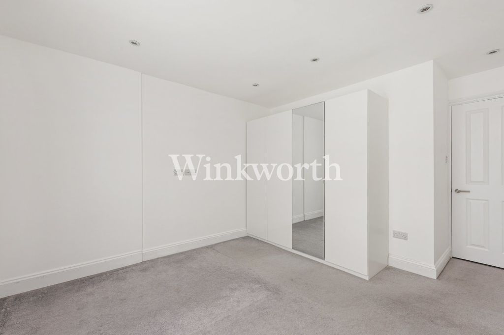 Additional image 8 of 3 bed flat to rentColeraine Road, London N8