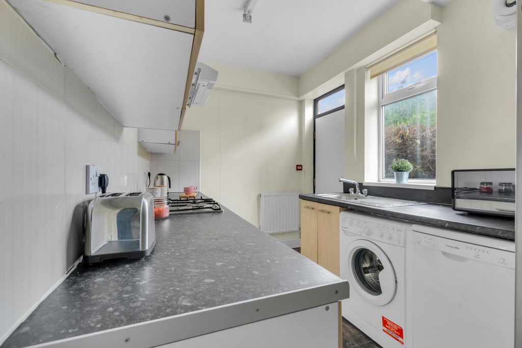 Additional image 4 of 5 bed shared accommodation to rentAsh Road, Leeds LS6