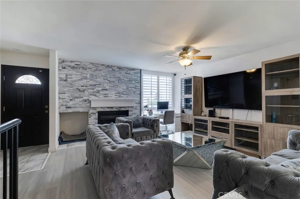 Additional image 5 of 10231 Independence Ave Unit C17, Chatsworth, CA 91311