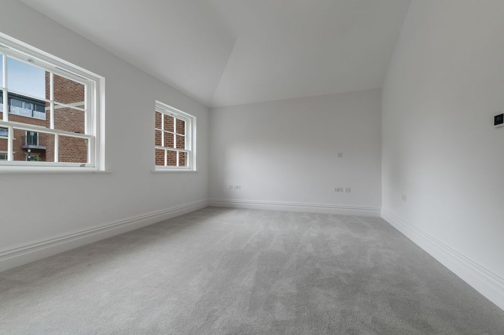 Additional image 6 of 4 bed terraced house to rentScholars Row, Sunningdale SL5