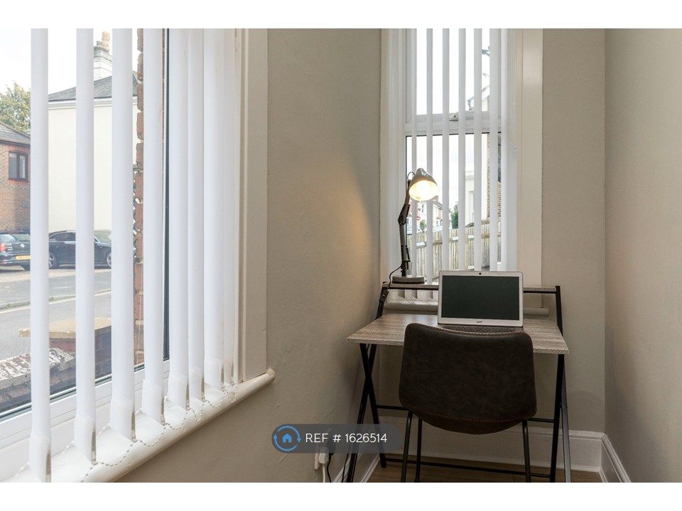 Additional image 10 of 4 bed semi-detached house to rentNorfolk Road, Horsham RH12