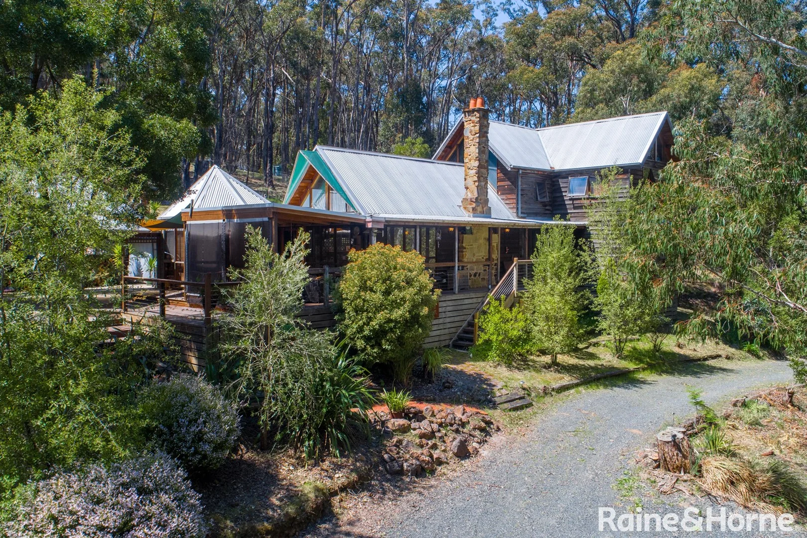 90 Ellandee Crescent, Macedon VIC 3440