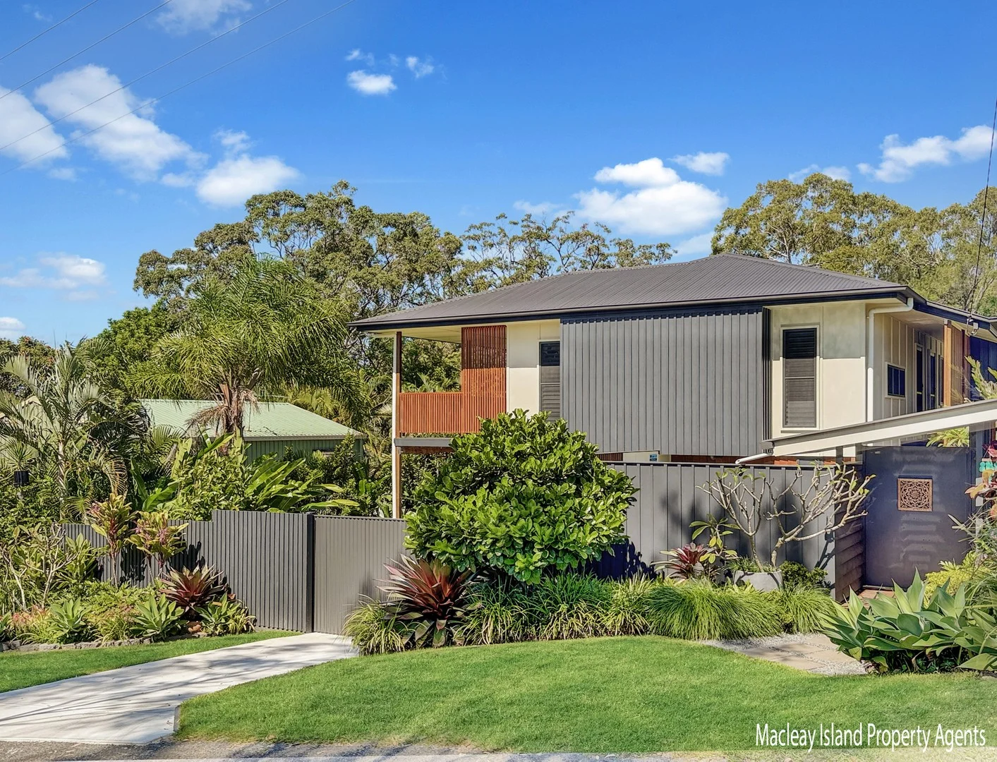 14 Glen Street, Macleay Island QLD 4184