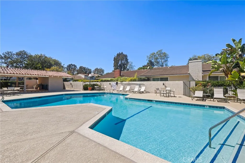 443 Vista Parada, Newport Beach, CA 92660