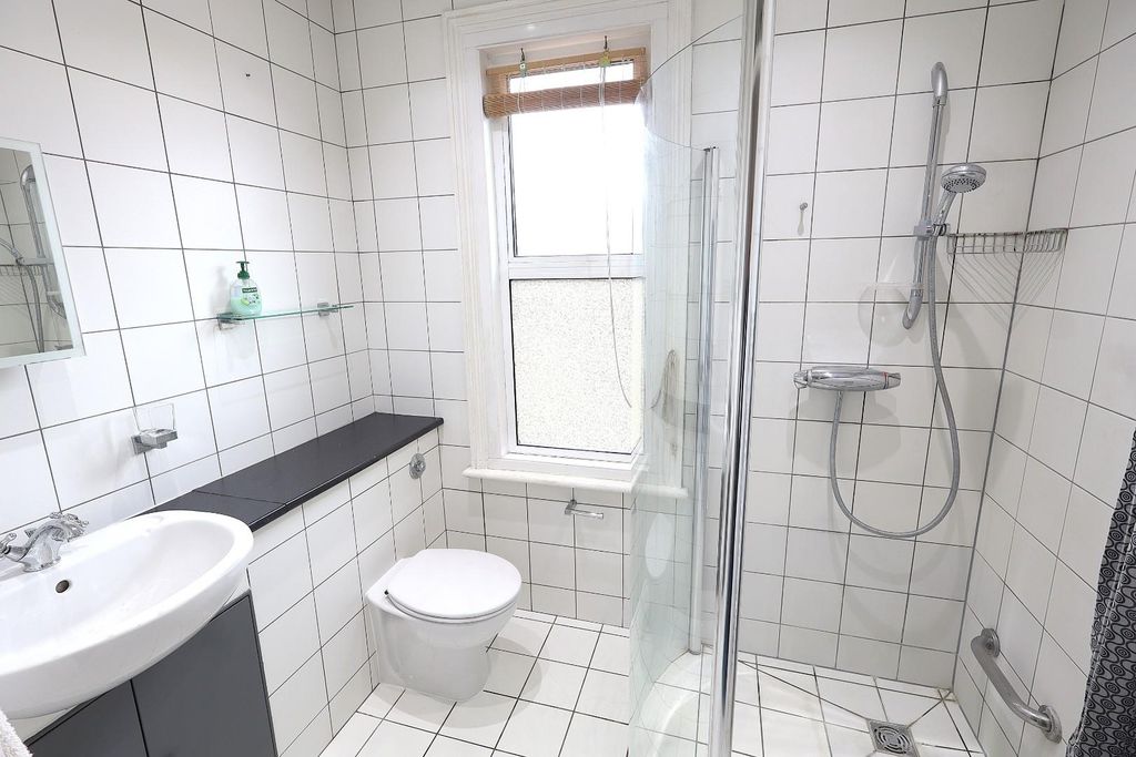 Additional image 4 of 3 bed end terrace house to rentGammons Lane, Watford WD24
