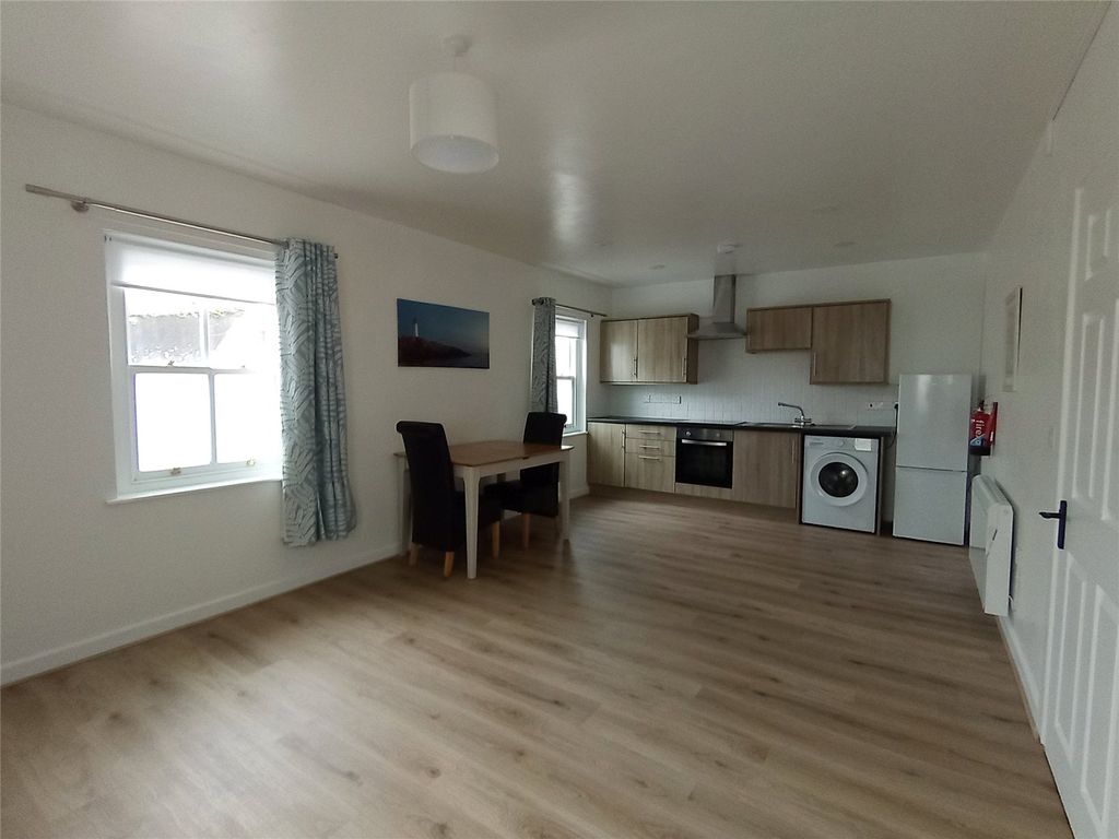 Additional image 3 of 1 bed flat to rentFlat 1 Poole House, Francis Street, Milford Haven, Pembrokeshire SA73
