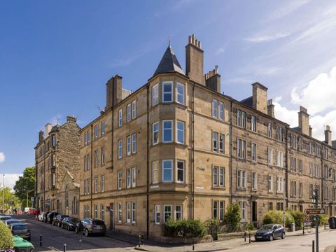 Roseburn Gardens, Roseburn, Edinburgh EH12