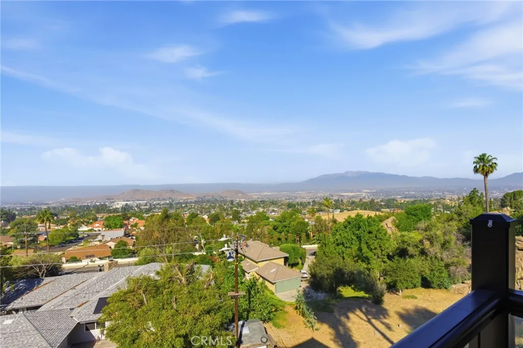 12021 Honey Hill Dr, Grand Terrace, CA 92313