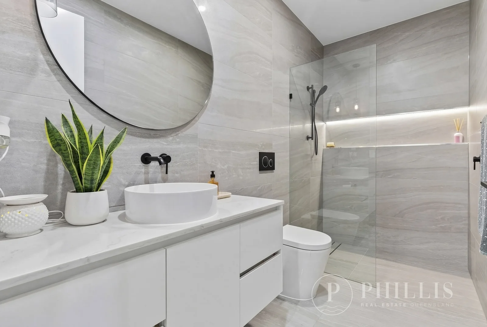 Additional image 17 of 2/8 Thelma Avenue, Biggera Waters QLD 4216