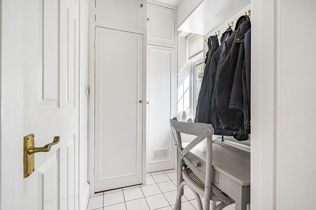 Additional image 15 of 2 bed detached house to rentDowns Lane, Leatherhead KT22