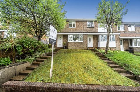 Oakwood Drive, Lordswood, Southampton, Hampshire SO16