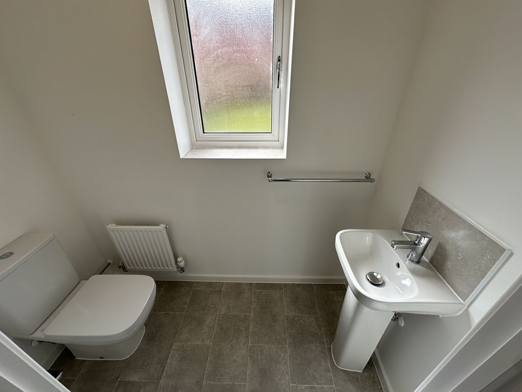 Additional image 11 of 3 bed town house to rentEpping Drive, Peterborough PE7