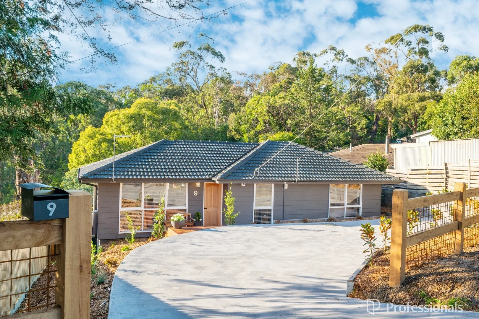 9 Tarhilla Drive, Launching Place VIC 3139