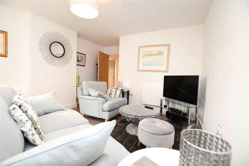 Additional image 5 of 2 bed flat to rentBeach Road, Weston-Super-Mare, North Somerset BS23
