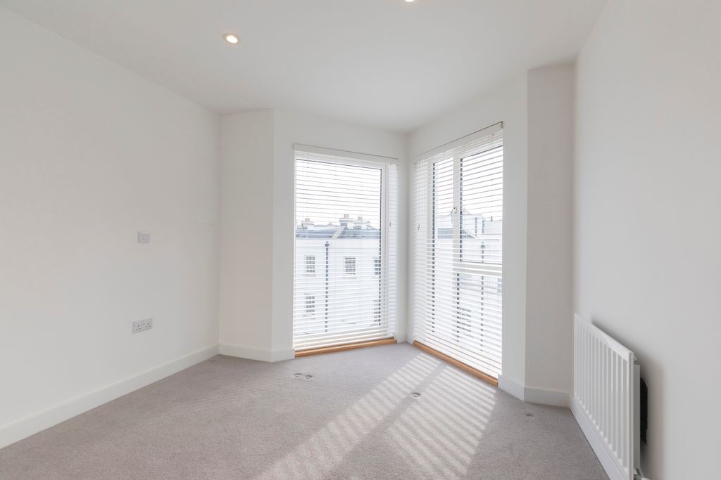Additional image 5 of 2 bed flat to rentFishers Lane, Cheltenham GL52